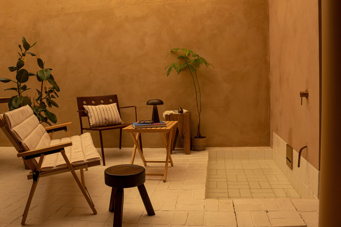 Terraza con mobiliario de exterior de diseño para disfrutar del verano