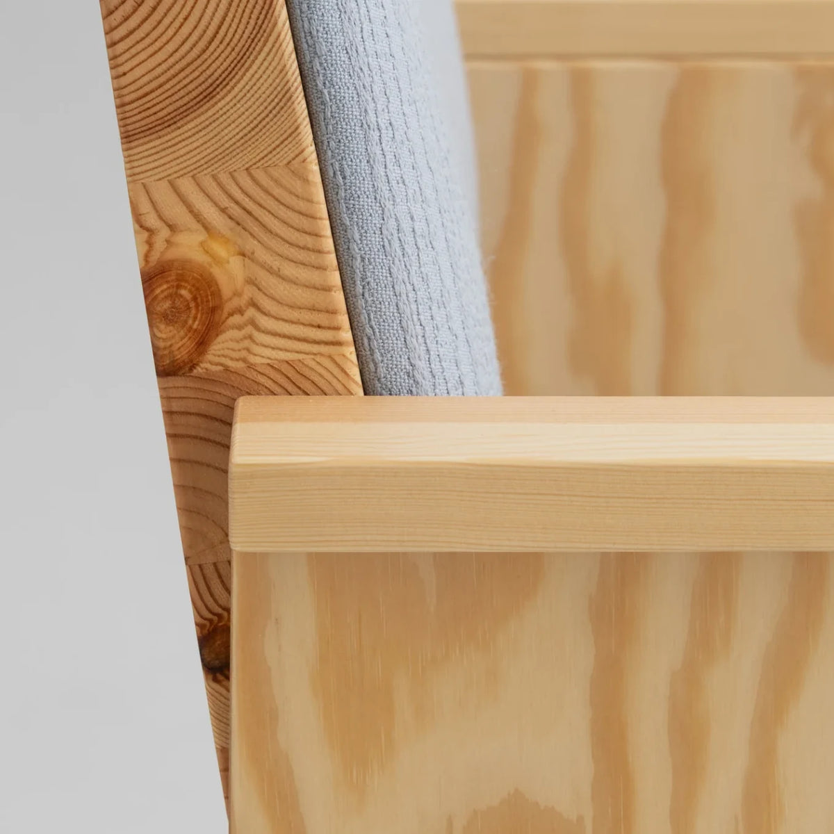 Silla de comedor con brazos Maasto 016 | Tapizada