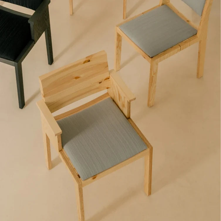 Silla de comedor con brazos Maasto 016 | Tapizada