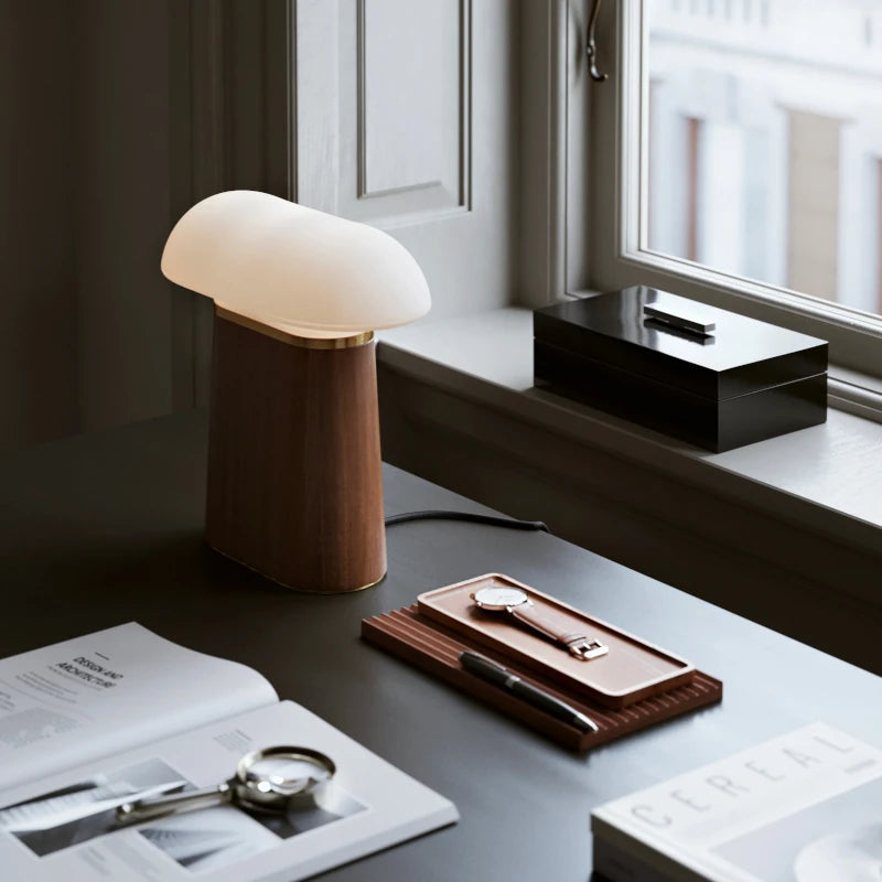 Nova table lamp