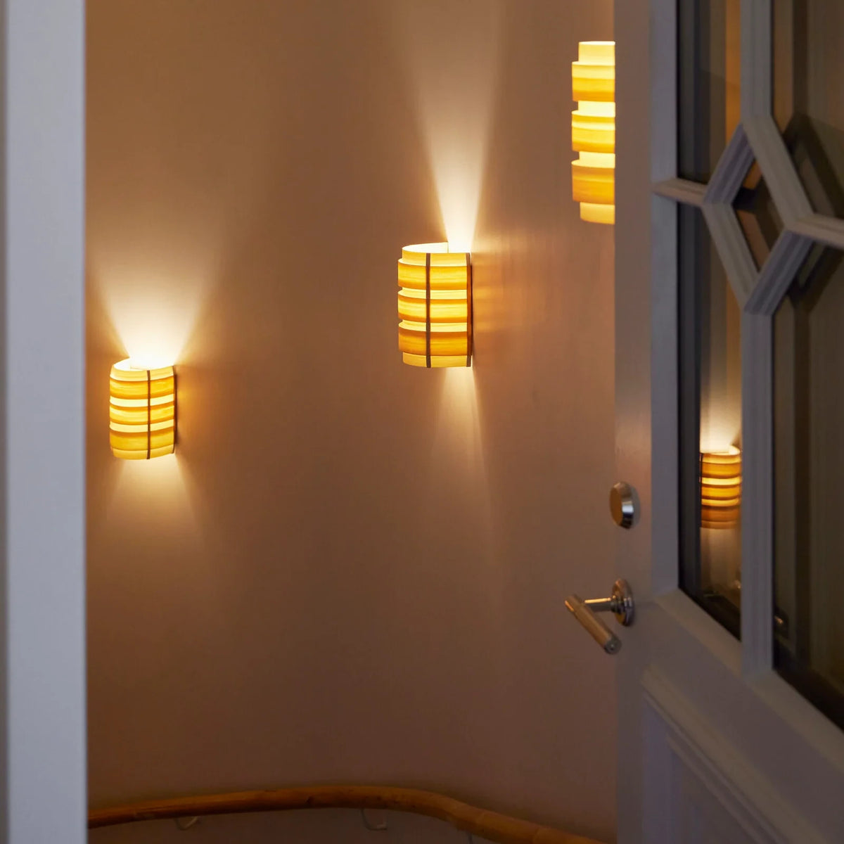 Lámpara de pared de madera de diseño nórdico para dormitorio acogedor