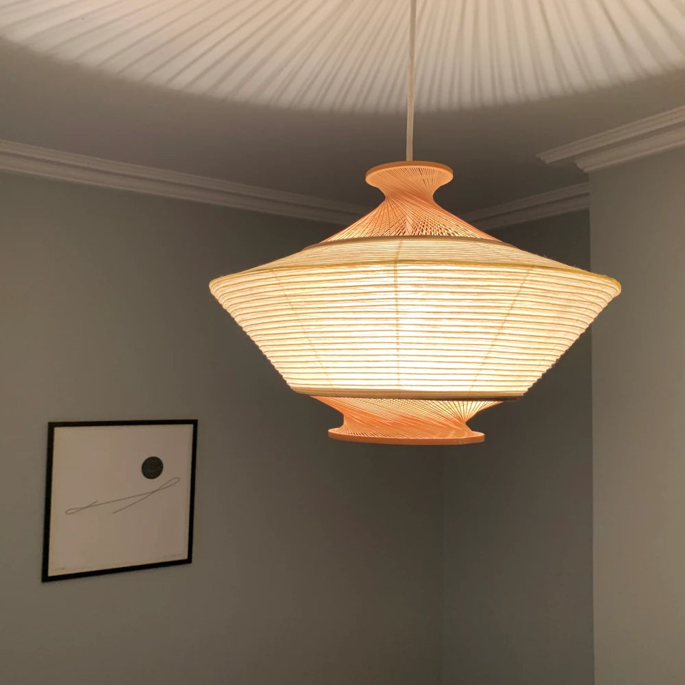 Lámpara colgante de diseño japonés en madera natural