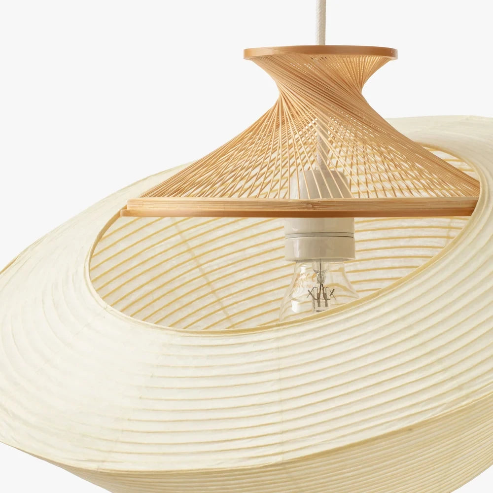 Lámpara de diseño japonés en madera natural para comedor