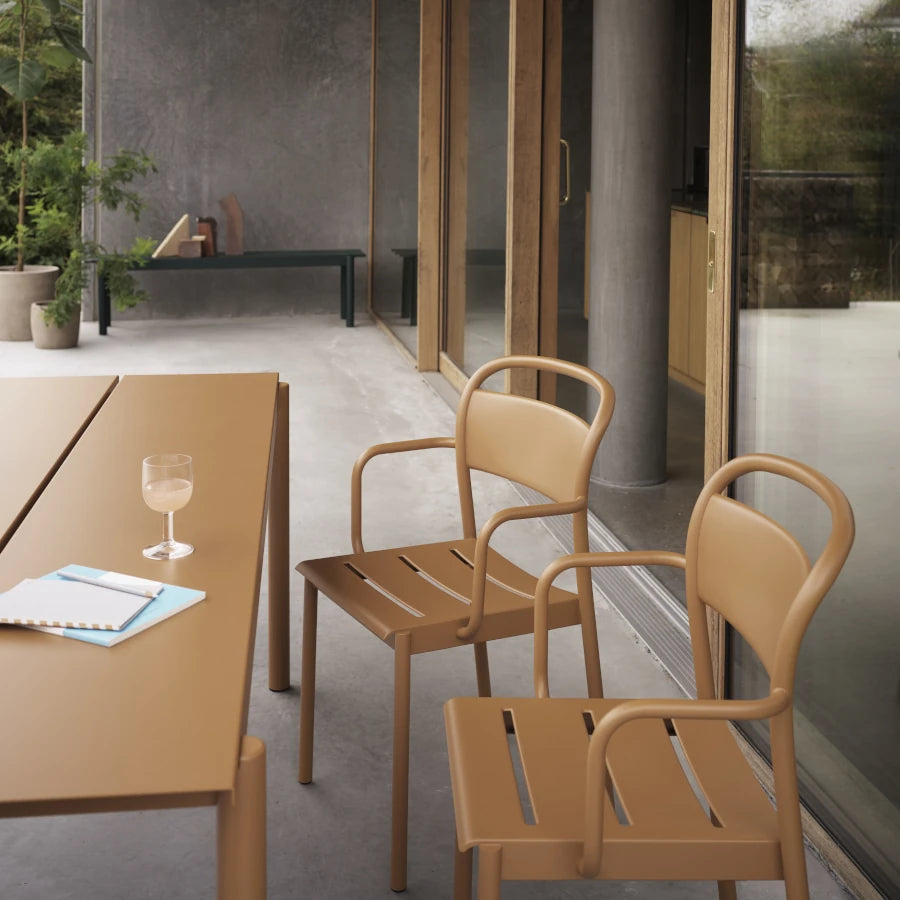Silla con brazos Linear Steel Armchair