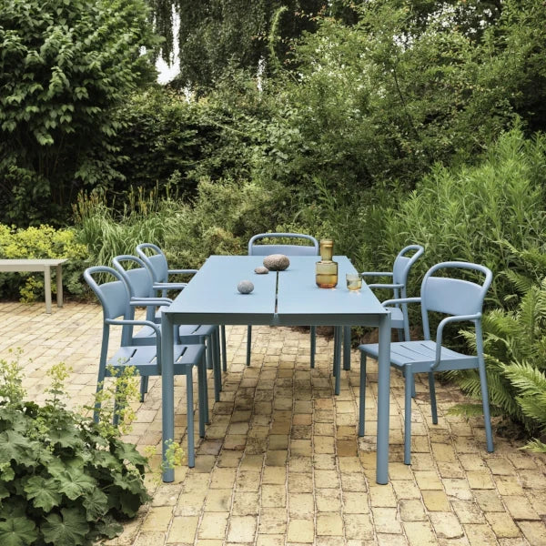 Silla con brazos Linear Steel Armchair