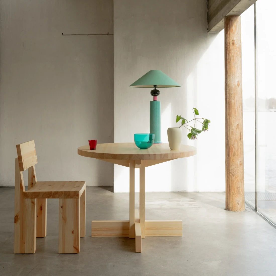 Mesa de madera natural para amantes del diseño y la decoración